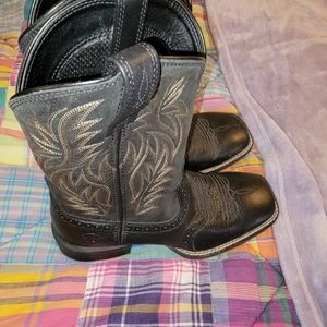 Mens  Ariat black dress boots size 7D like brand new only worn a few times